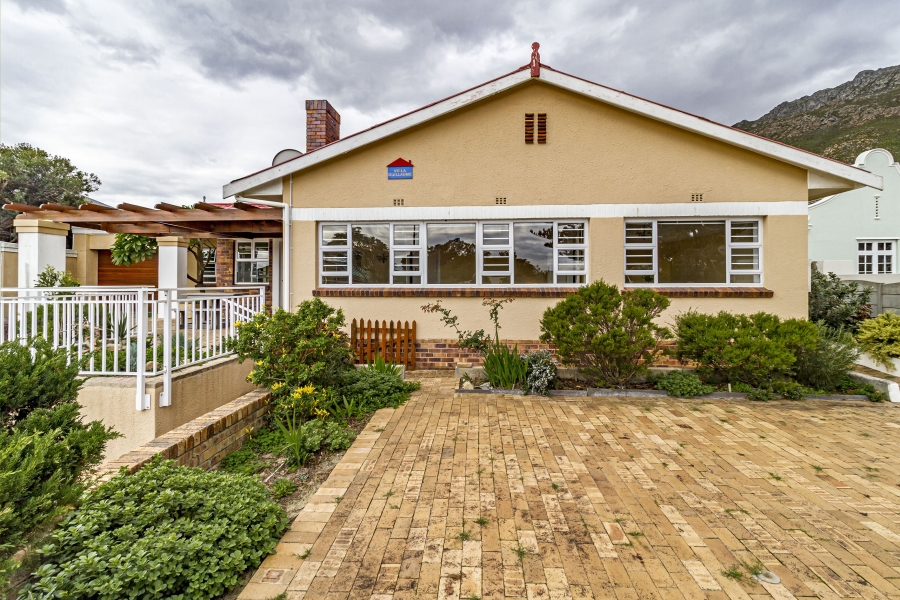 3 Bedroom Property for Sale in Gordons Bay Village Western Cape